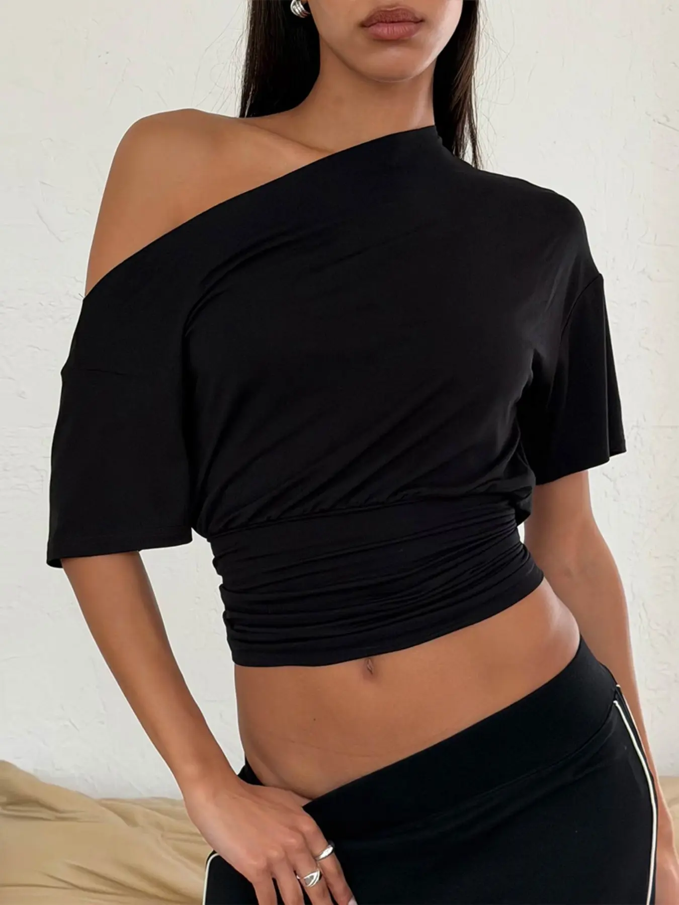 Women's Cinched Waist Asymmetrical One Shoulder Crop Top Slim Fit Sexy Casual Basic Solid Off The Shoulder Cropped T-Shirt Womenswear
