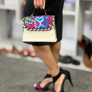 Bolsa mini piel $59 Mexican - Leather Bag Hermosa Bolsa de Piel 100% Ternero with Floral Embroidery & Gold Charm Artisanal Handcrafted Chiapaneco Handbag, bolsa artesanal
