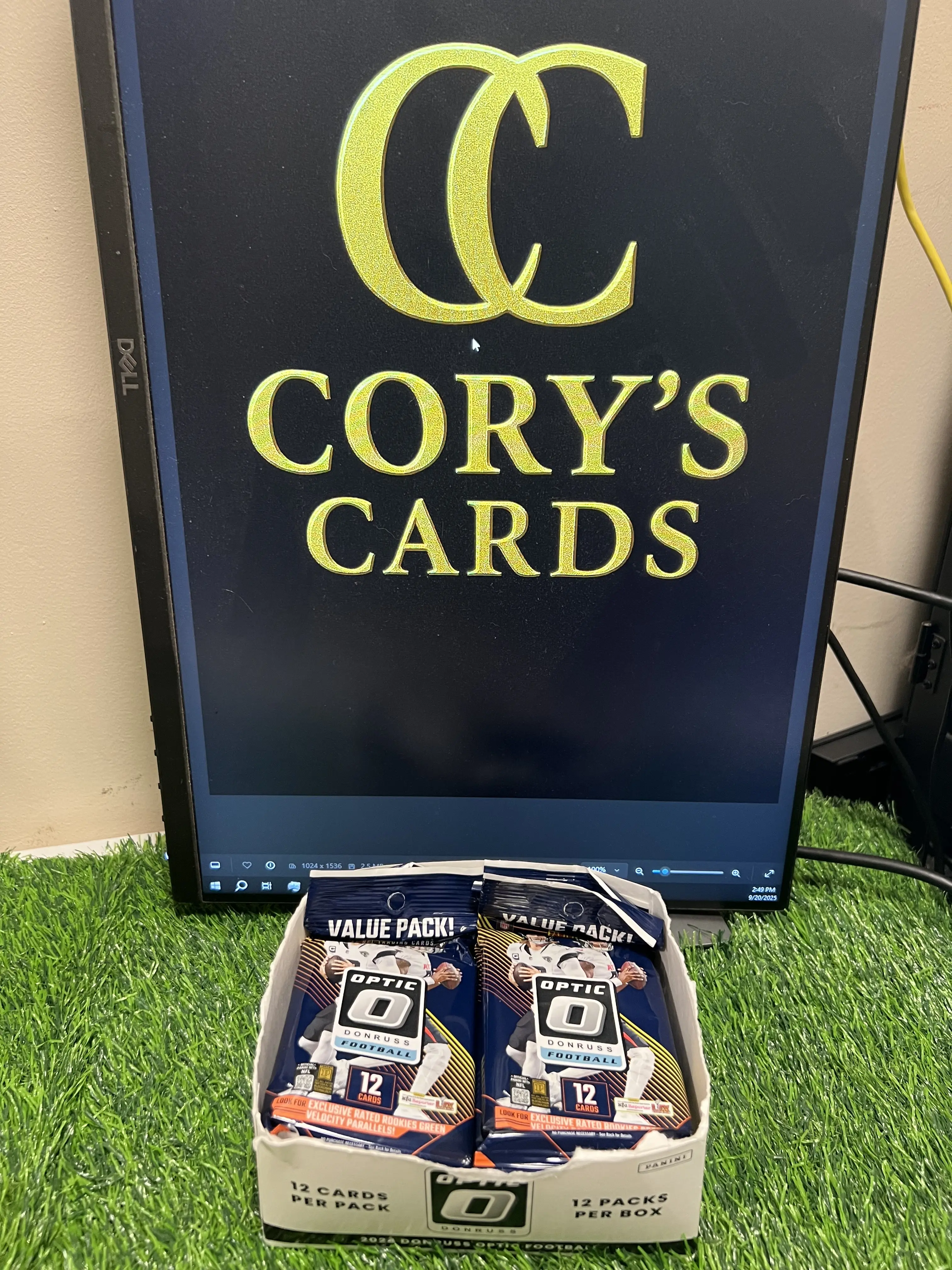 2024 Donruss Optic Football Cello Value Pack – 12 Cards | Green Velocity + Downtown Chase