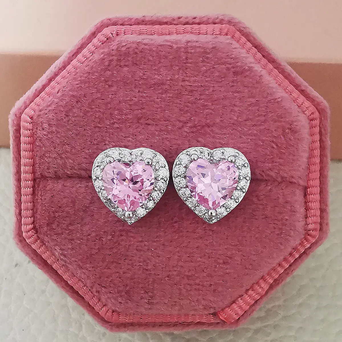 Women's cubic zirconia stud earrings, heart-shaped hypoallergenic earrings, suitable for girls, gift for women's earring jewelry