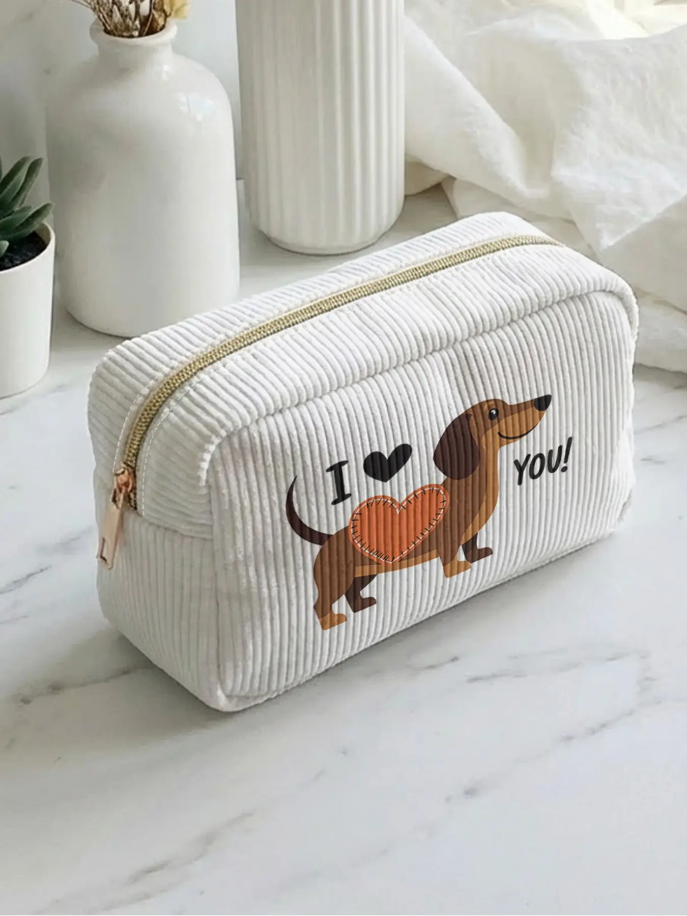 1 piece of 2D printed makeup bag with a pattern of a dachshund 'I love you', large capacity design, Cosmetic Travel Bags |suitable for all seasons/general use| fits daily skincare products and various cosmetics | perfect for life and travel