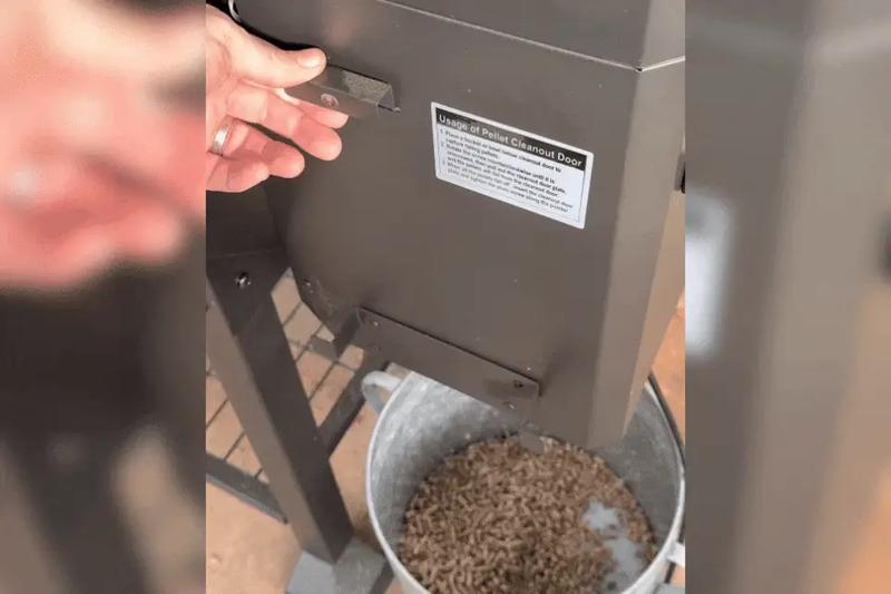 Z Grills ALL-NEW SMOKE BEAST 10502B WIFI GRILL Extra-large Cooking Area 1080 sq in Surface 2 Meat Probes for Outdoor BBQ Ash Cleanout System