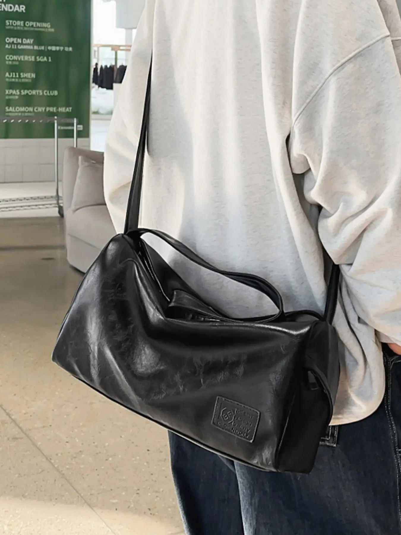 1pc Men's Minimalist Shoulder Bag, Casual Solid Color Crossbody Bag, Everyday Shoulder Bag, Zipper Closure, Fashionable and Versatile Bag, Suitable for Gatherings, Shopping & Short Trips