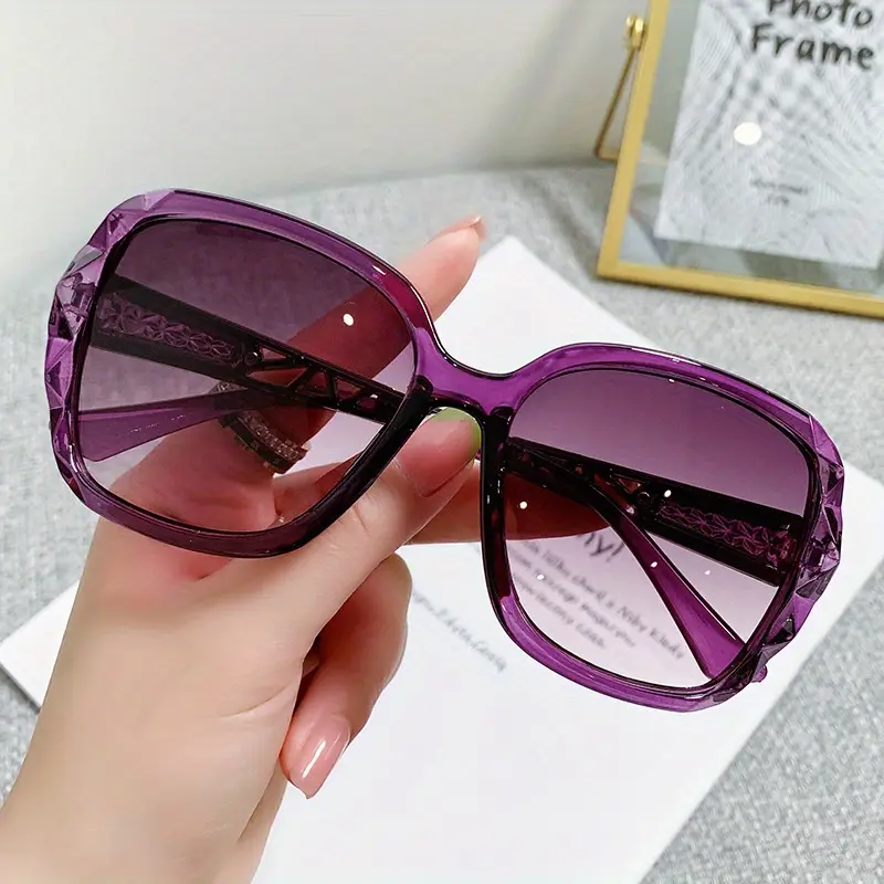 Women’s Fashion Sunglasses - Oversized Square Frames Trendy Vintage Decorative Eyewear for Vacation, Casual Use, Square Frames Sunglasses
