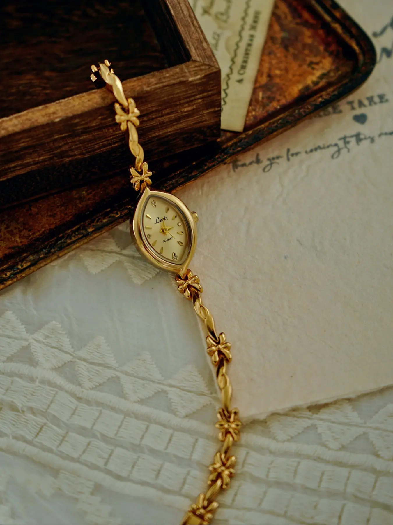 Elegant French Vintage Women's Quartz Watch, Small-Dial Waterproof Chain-Style Wristwatch for Daily Wear and Evening Events, Fashionable Waterproof Wristwatch, Quartz Analog Watch, Fashionable Stylish Watch, Fashionable Watches