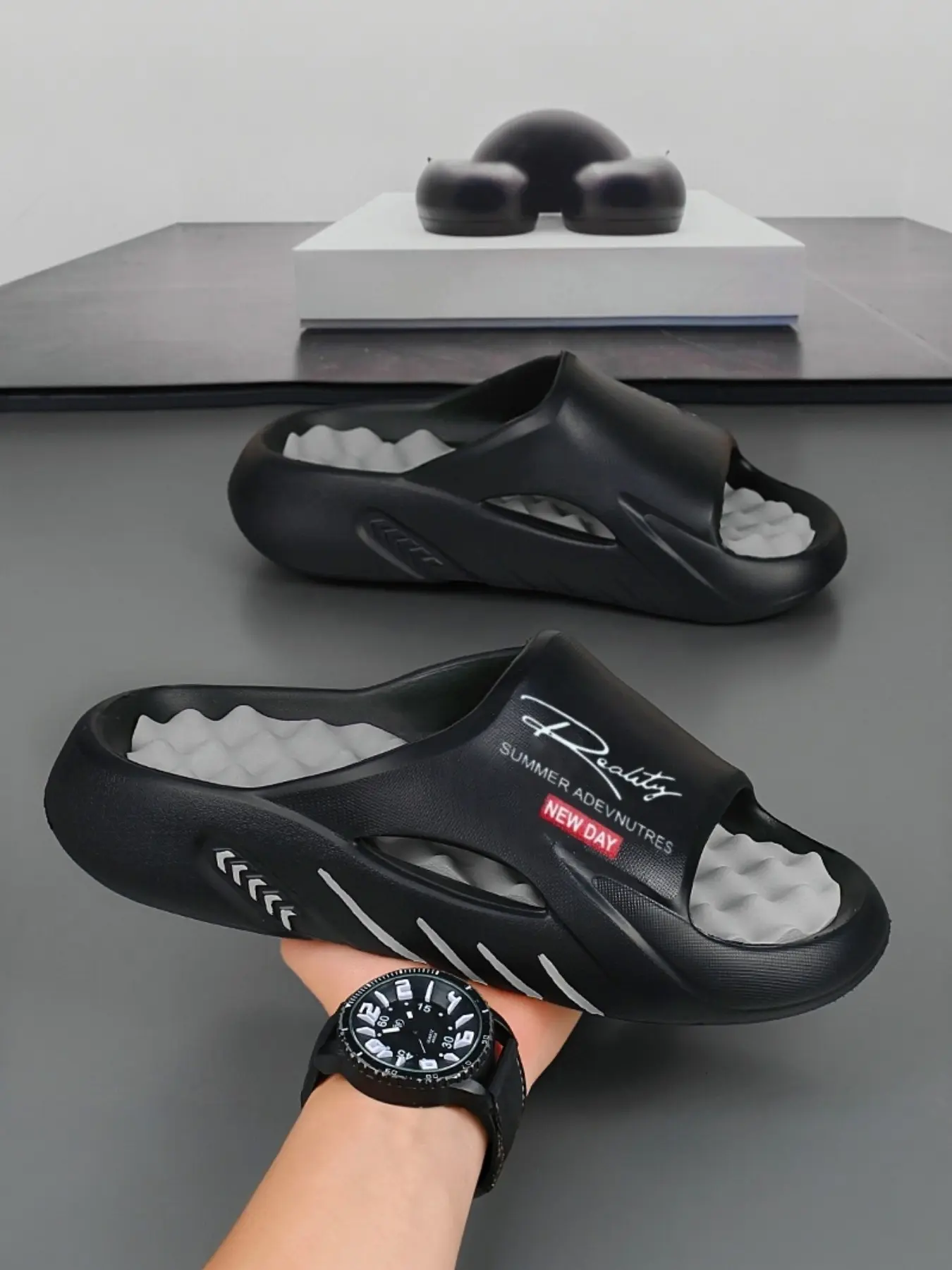 Men's Summer Outdoor Fashion Slide Sandals, stylish summer slippers, Anti-Slip non slip design Thick Sole Height-Boosting Beach Slippers, Versatile Slippers, Footwear