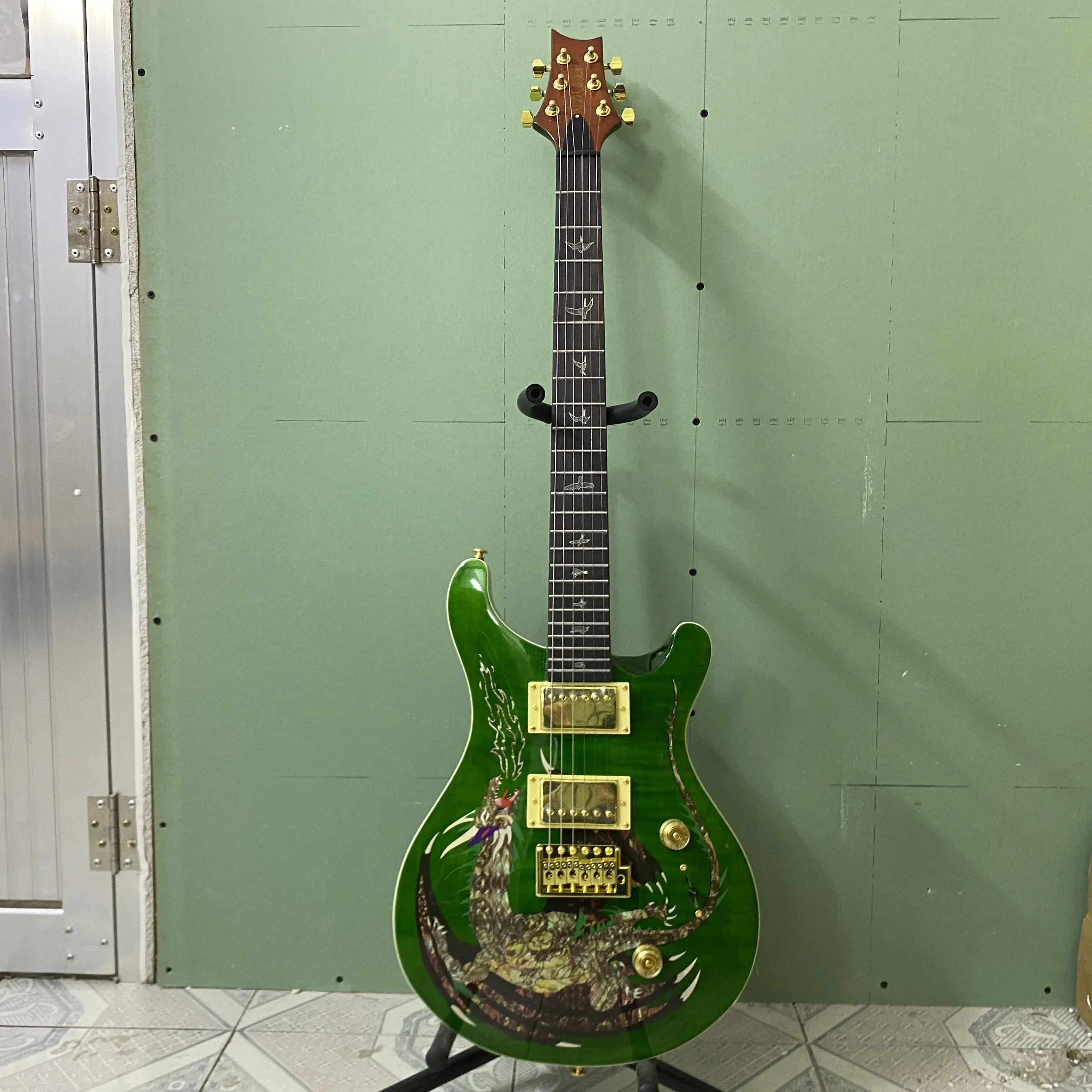 Green Dragon RRS 6-string electric guitar, with gold hardware, rosewood fretboard and mahogany body.