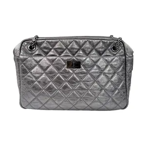 Pre-owned CHANEL Aged calfskin leather Crossbody Bags Reissue 2.55 Large Shoulder Bag in metallic silver aged calfskin with ruthenium hardware.gh413