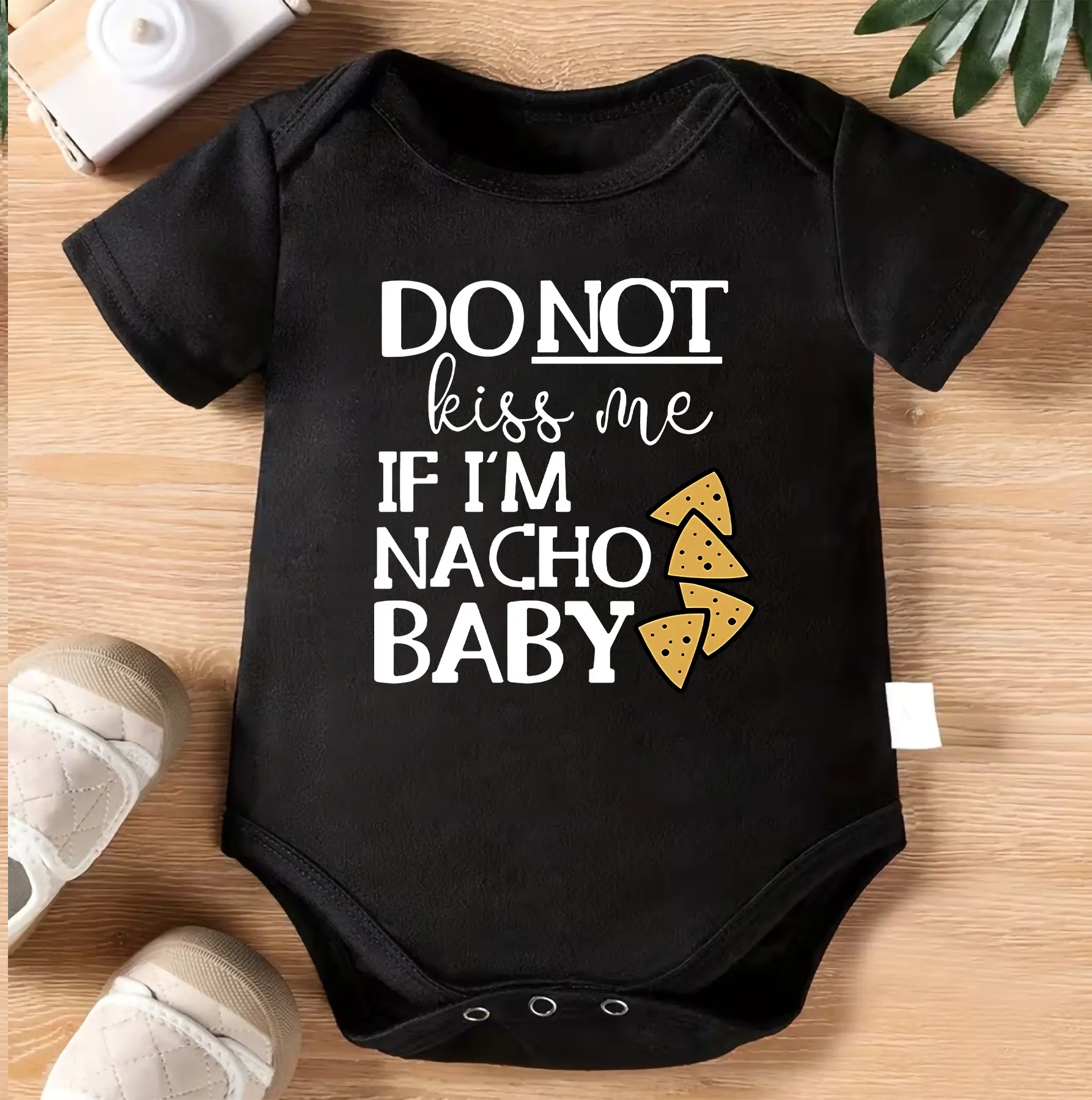1pc Baby Crawling Suit - Black Onesie with "Do Not Kiss Me If I'm Nacho Baby" Print - Soft Cotton Outfit for Newborns & Toddlers 0-3 Years - Funny Food Pun Gift - Machine Washable Infant Wear
