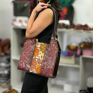 Bolsa $60 Mexican Leather Bag Hermosa Bolsa de Piel 100% Ternero with Floral Embroidery & Gold Charm Artisanal Handcrafted Chiapaneco Handbag, bolsa artesanal mexicana