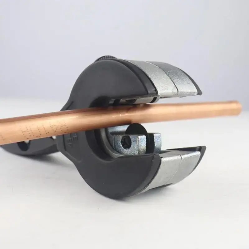 Single-Hand Ratchet Pipe Cutter Tool, Quick Cut for 5/16"-1 1/8" (8-29mm) Stainless Steel, Copper & Alu Cuts, Plastic Pipes, Convenient Tight Space Use, Easy Access Plumbing Home Improvement Hand Tool