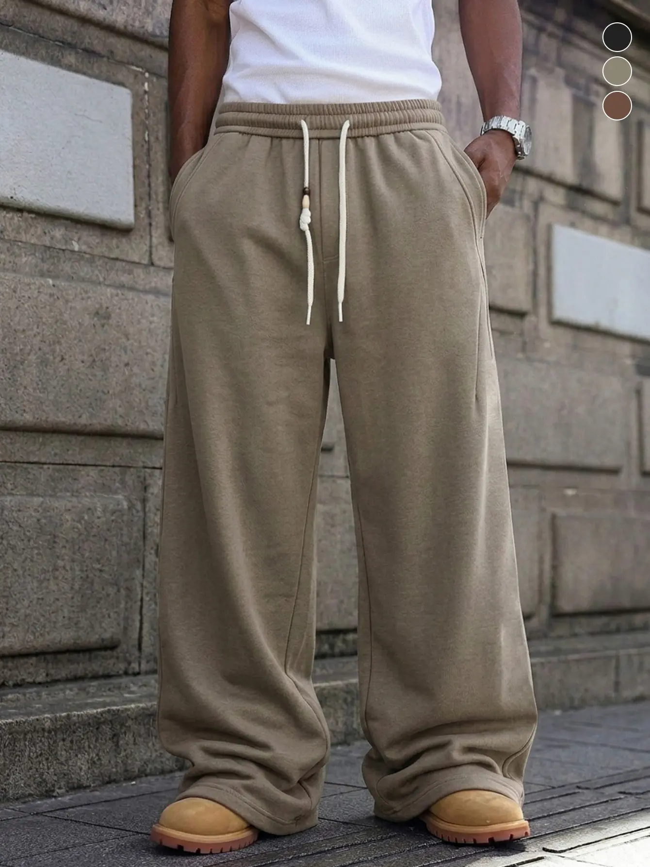 Men’s casual wide-leg sweatpants in khaki, featuring an adjustable drawstring elastic waistband, wrinkle-resistant and wear-resistant fabric, a loose fit without restriction, suitable for commuting, home wear, gatherings with friends, and all-day comfort.