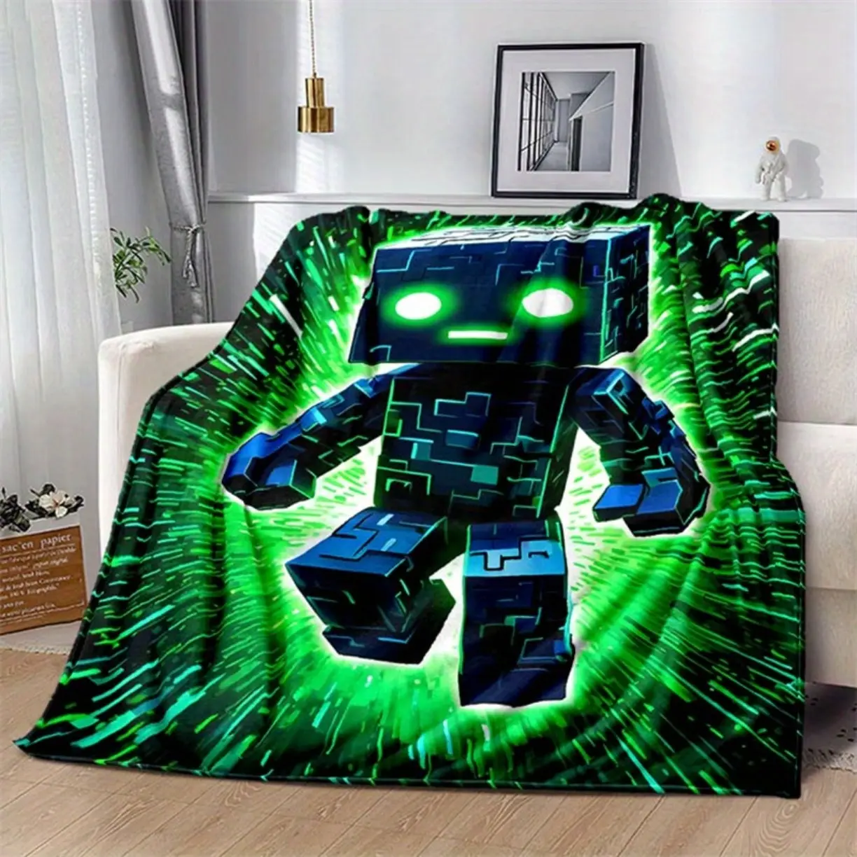 Comfortable green square pattern throw blanket - Soft plush fabric, suitable for all seasons as a bed cover, flannel material, machine washable game-themed bedding. For gamers and modern home decoration.