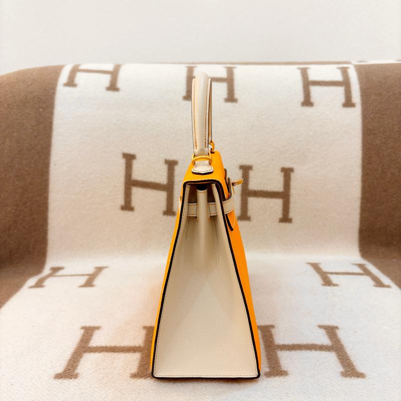 Pre-owned HERMÈS Leather tote bags Hermes Horse Shoe Kelly 25 Epsom 9V Jaune D’or 10 Craie (0429p0)