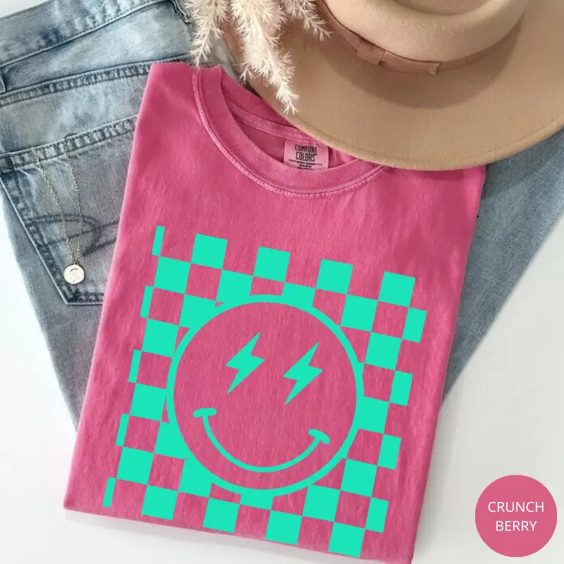 Comfort Colors Checkered Smiley Tee, Summer Oversized Shirt, Unisex Graphic Cotton T-shirt, Trendy Casual Summer Outfit, Comfy Streetwear