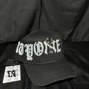 ThirtyOne Concrete Jungle Black Baseball Cap with Glittering Logo and Adjustable Strap for Stylish Wear