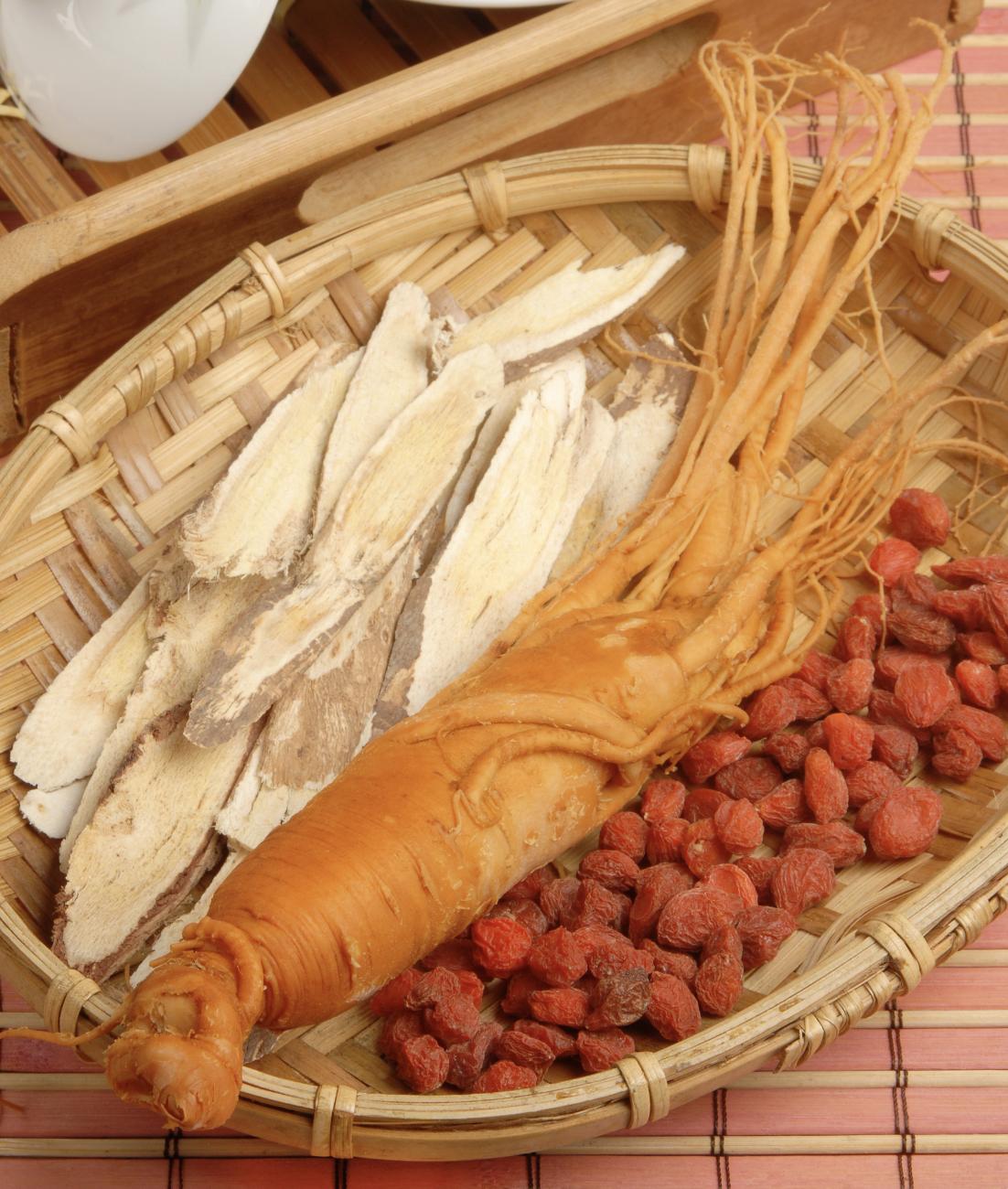 SZ Essentials - Ginseng Essential Oil - 100% Pure and Undiluted - Extracted via steam distillation from Korean Red Panax Ginseng - Rich & Fresh Scent with Earthy Overtones - Therapeutic Grade & Vegan - 0.17oz (5ml) Aromatherapy