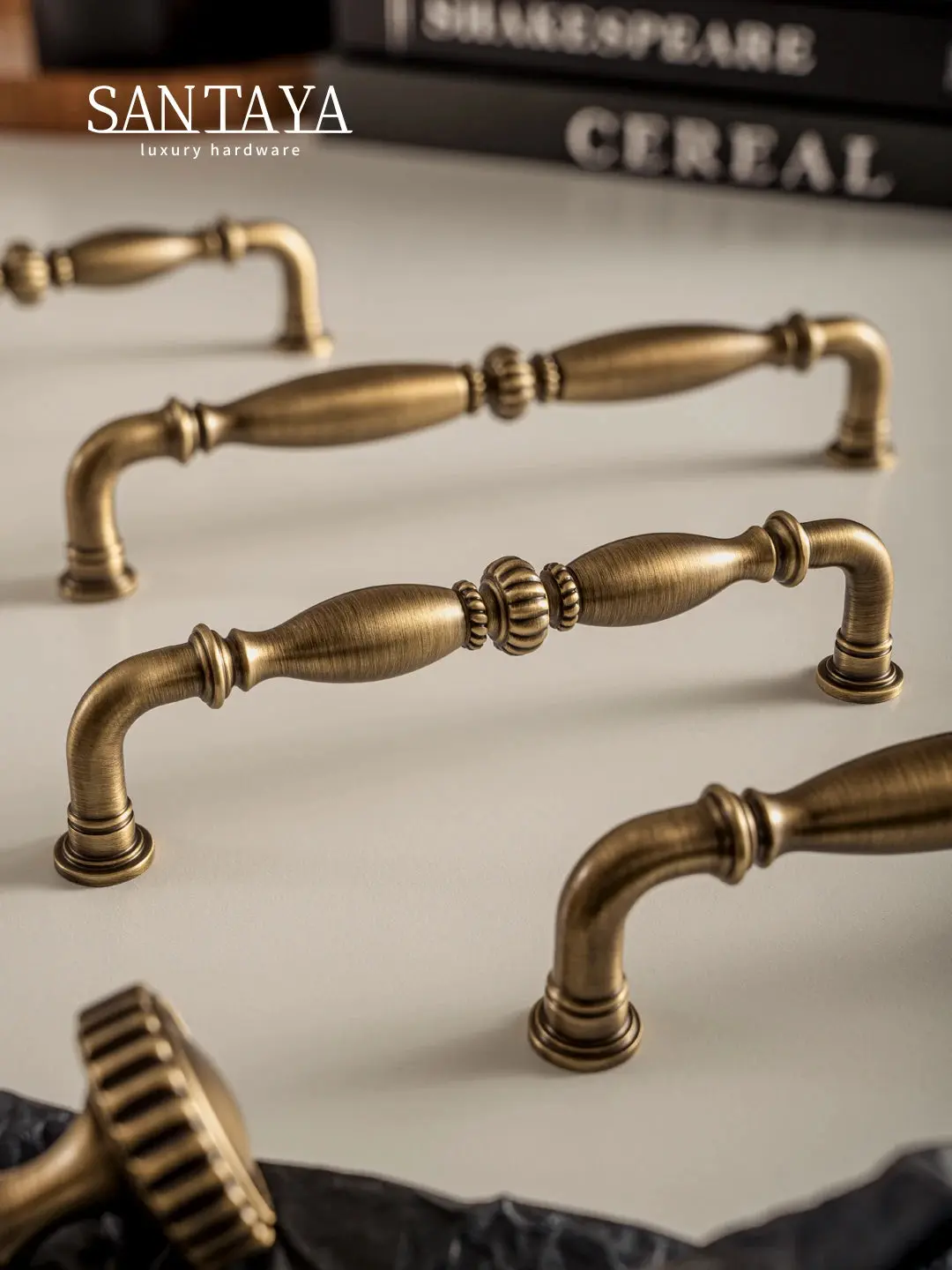 Santaya Solid Brass Antique Handles Luxury Furniture Single Hole Drawer Knobs Cabinet Door Pull Brass Handle