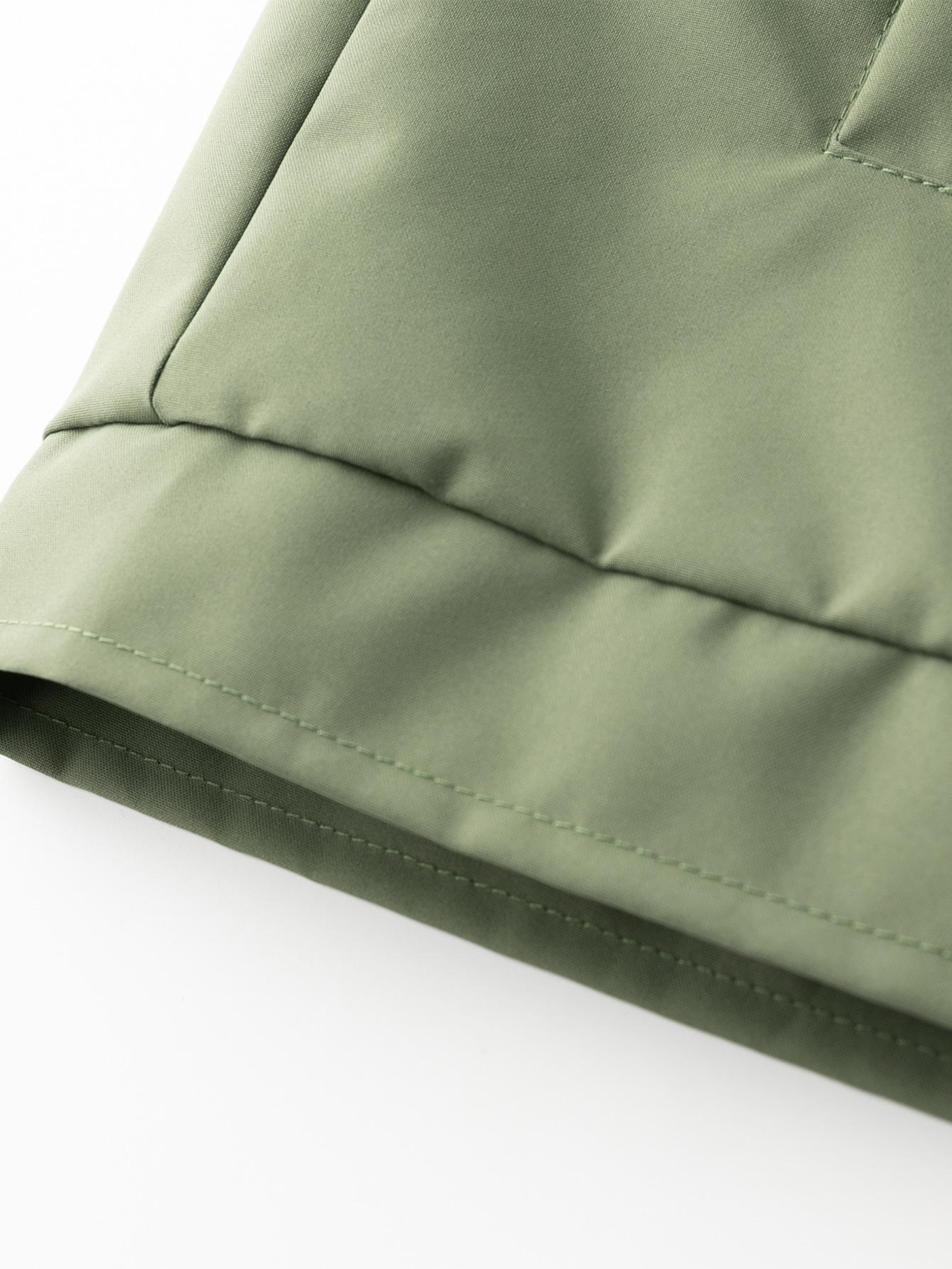 A collared jacket with a patchwork style, visually layered and designed to flatter necklines. The buttoned closure makes it easy to put on and take off. There is one pocket on the left side which is both practical and decorative