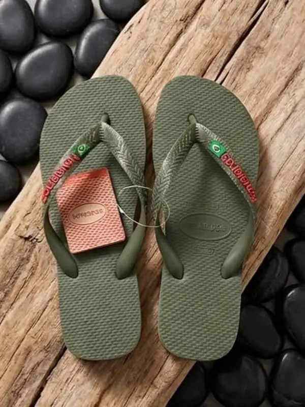 Havaianas Brazil Logo Thong Sandals
