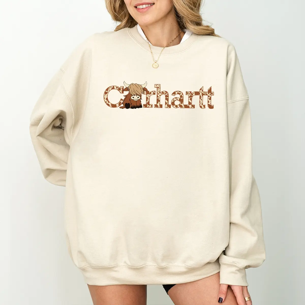 Highland Cow Sweatshirt, Cute Western Cow Graphic Pullover, Rustic Country Farm Casual Top, Ranch Animal Lover Gift for Women and Men