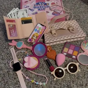 Princess Role Play Toy Set, Pretend Play Accessories, Role Playing Accessories for Girls Aged 3-8, Includes Realistic Makeup, Phone, Watch, Lipstick & Wallet, Christmas & Birthday Gift