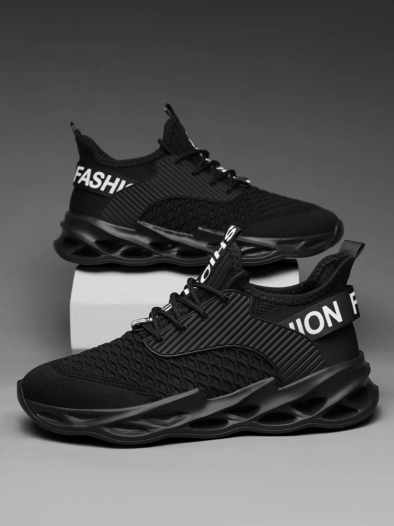 Men's Classic Red Color-Matching Running Shoes for Sports Gym Use Durable with Air Cushioning Lightweight Indestructible Safety Shoes Workout Sneakers Breathable Runner Flat real shoes summer shoes sneakers for men