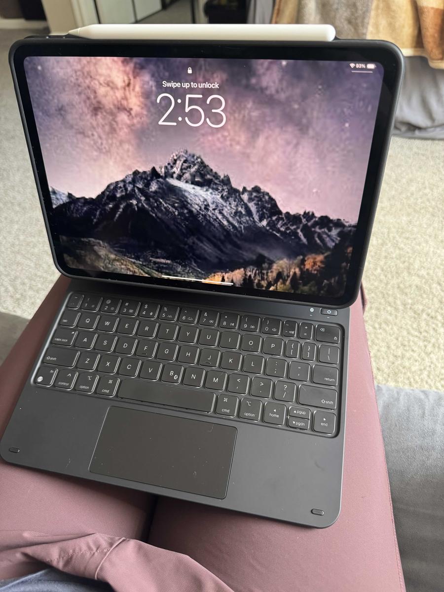 Item: Black, IPad Pro 11 2024