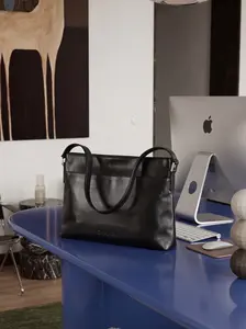 Pre-owned CHANEL Leather Shoulder Bags Black Calfskin Messenger Bag