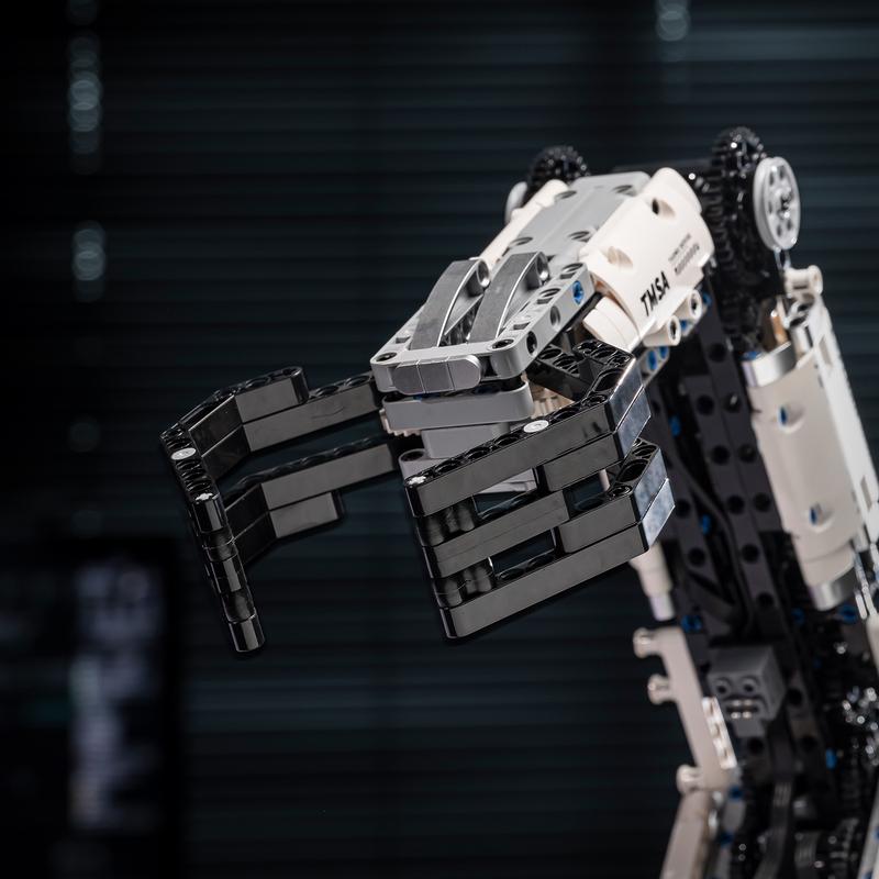 Uncle Brick Mechanical Technicla Arm Building Blocks Set with Remote Control 784Pcs STEM Educational Toys for Boys Girls 6+ RC Robotic Arm Ultra-Smooth Power Gears Gripping Claws Fantastic Christmas and Birthday Gift!