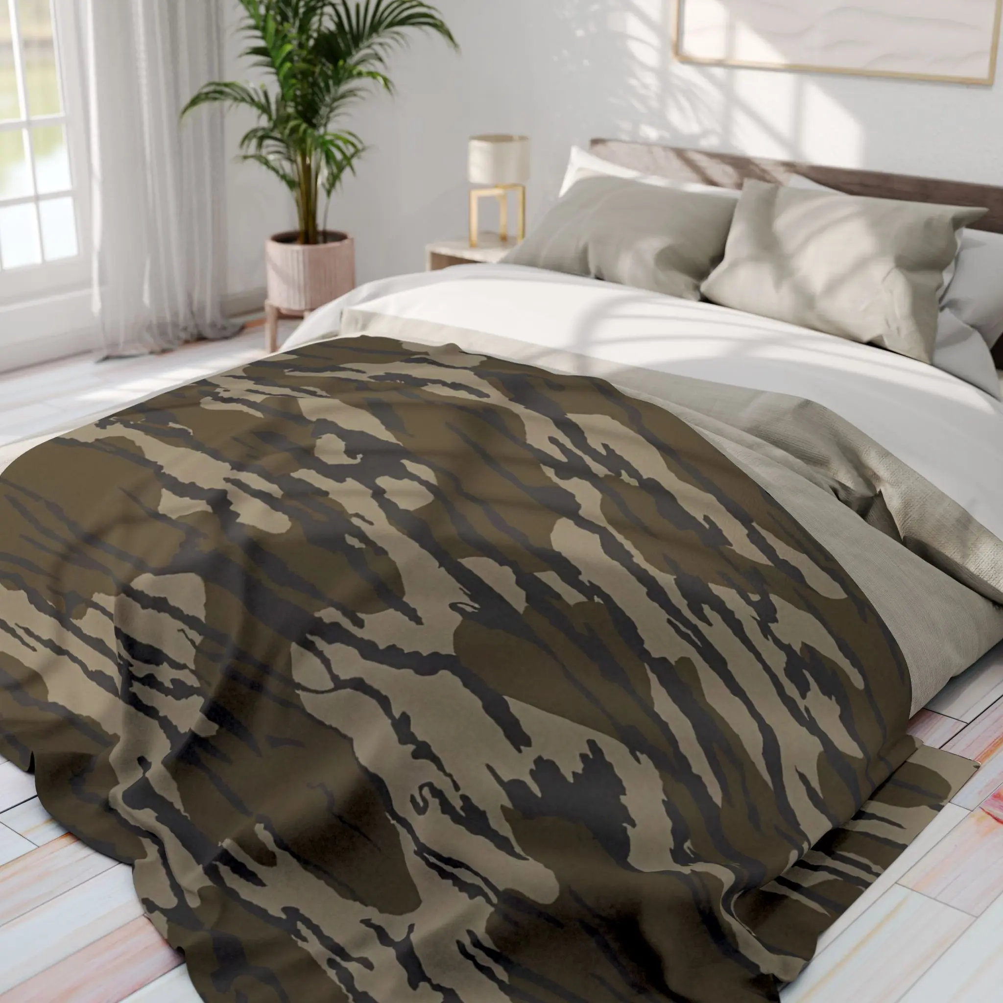 Bottomland Camo Pattern Velvet Blankets, Soft Cozy Luxury Fuzzy Warm Blanket for Sofa Couch Bed Gifts Bedroom