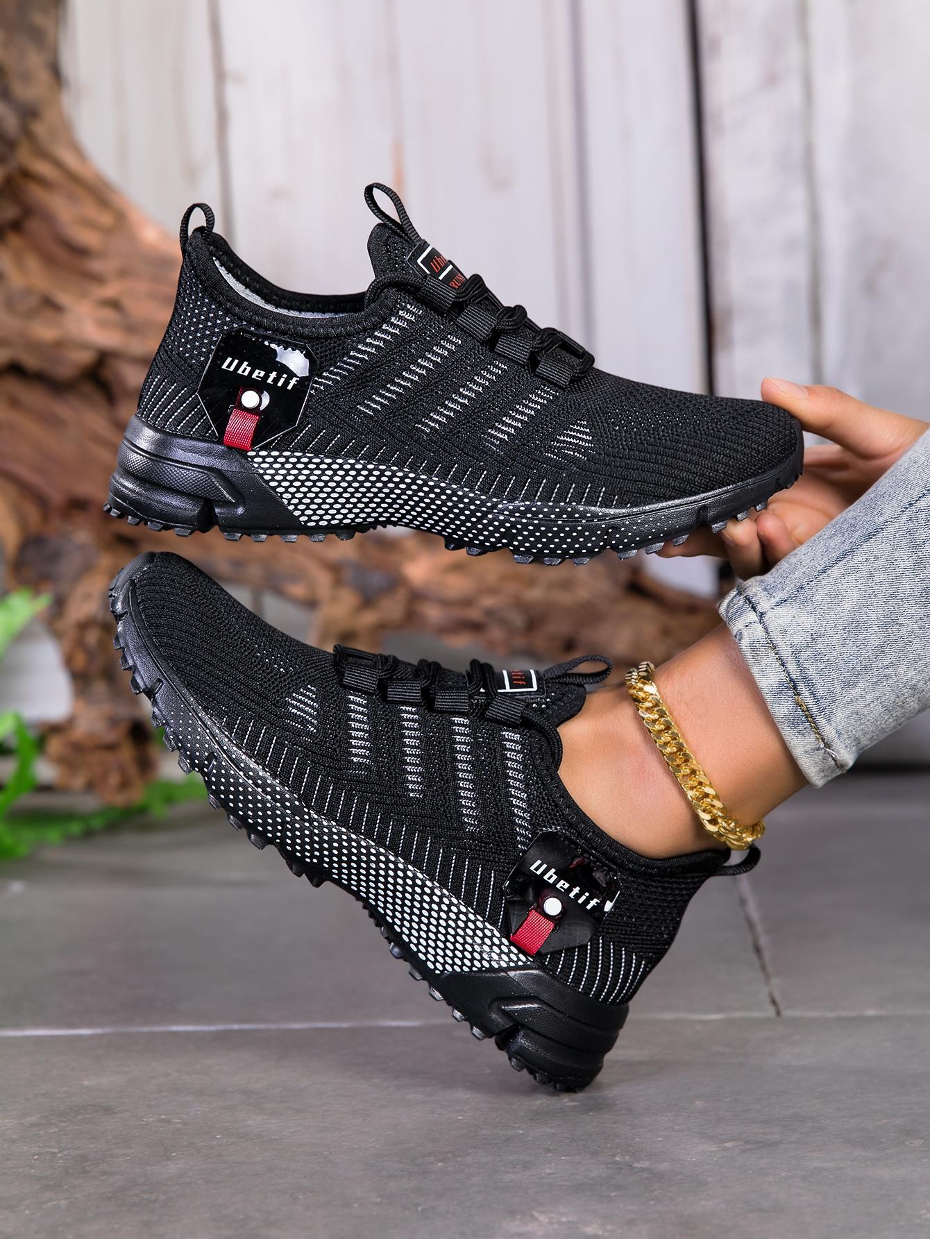 Women's fashionable and breathable knitted athletic shoes, 2026 new spring/autumn casual lightweight soft-soled walking shoes, comfortable low-top outdoor running shoes.