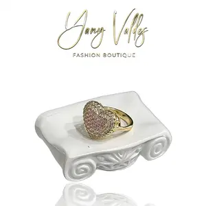 Ring with a heart design, surrounded by white and pink zirconia stones, in gold plated metal for women. (It is not real gold)