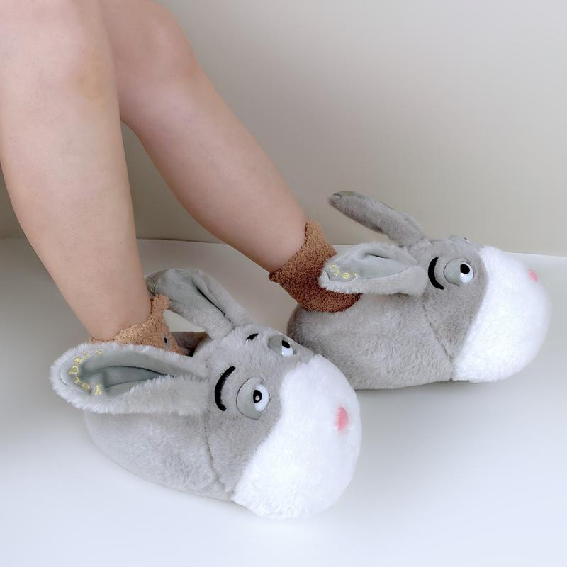 Winter warm and soft cotton shoes. New cotton waterproof shoes with rabbit patterns. Recommended by enthusiasts. Household indoor shoes.
