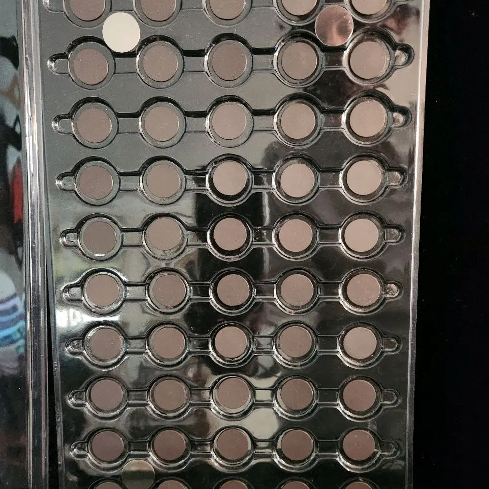 50 pan magnetic 26mm Eyeshadow Z Palette with magnetic closure