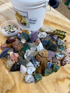 1 GALLON NATURAL CRYSTAL ROUGH STONE MINING BUCKET