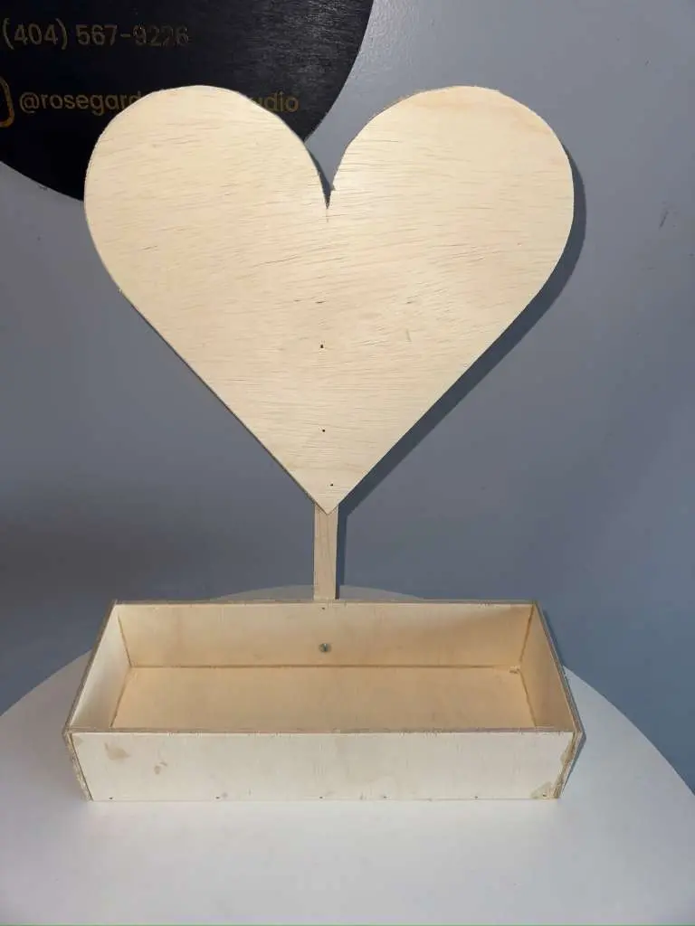 Elegant 3D Heart-Shaped Wooden Base for Florists Events Valentine's Day Luxury Arrangements Bear Shape Heart Shape 3D Wedding Decoration Stand Wedding Centerpieces