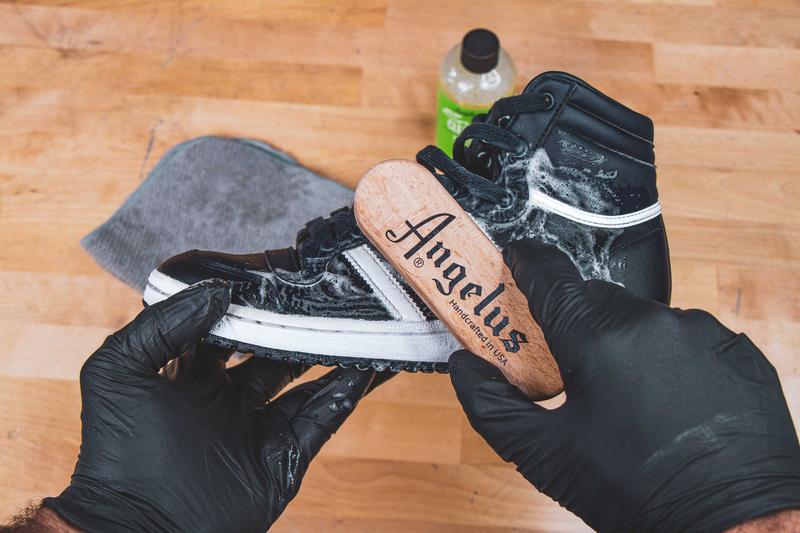 Angelus Shoe Cleaner Kit, 8.6 Oz, Brush, Towel - Professional Sneakers, Leather, Nubuck, Suede Shoe Cleaner Kit - Safe on All Fabrics, Gentle Yet Powerful Сleaning Formula - Made in USA