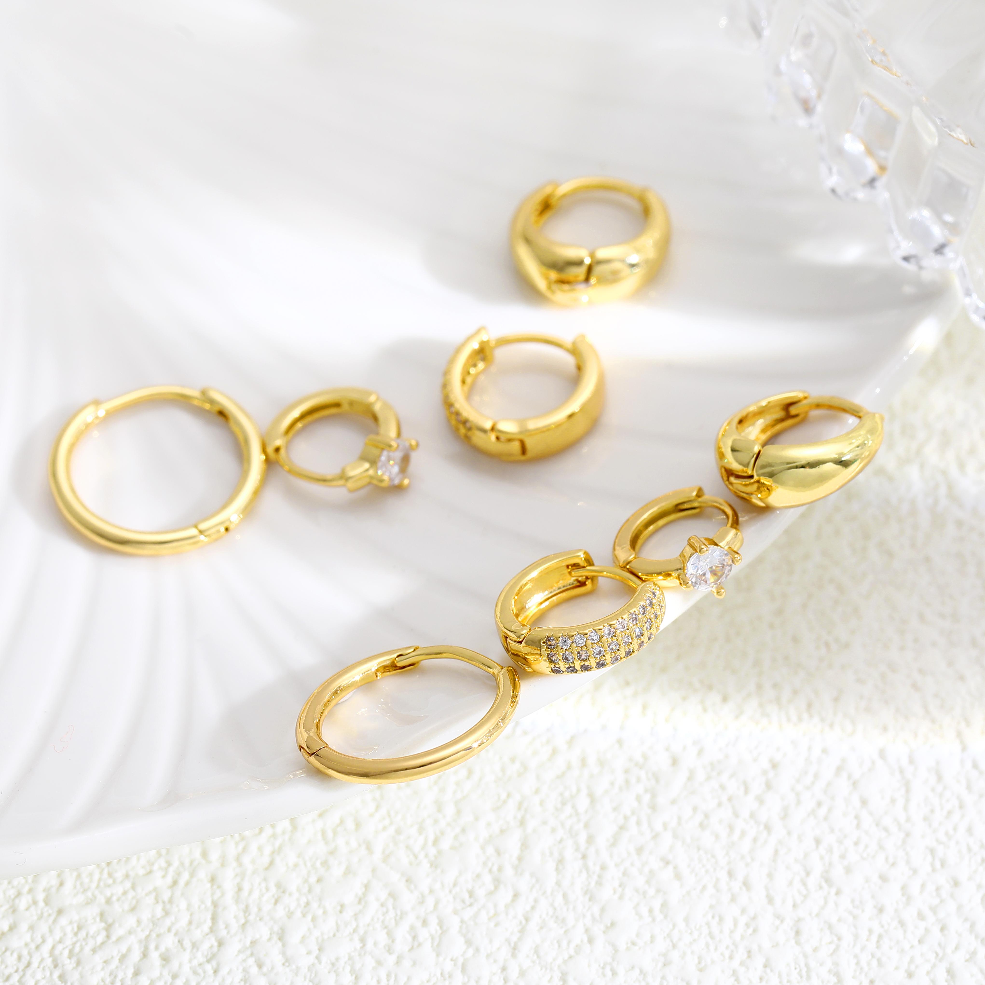 17KM 8pcs Small Gold Hoop Earrings for Women, 14K Gold Plated, Lightweight, Hypoallergenic Huggie Hoops for Multiple Piercing