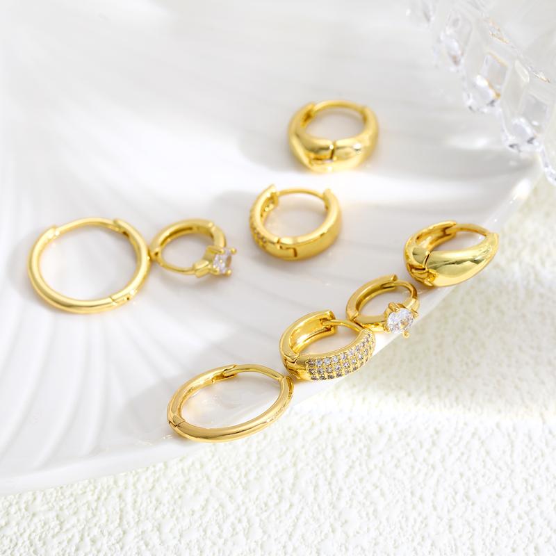 17KM 8pcs Small Gold Hoop Earrings for Women, 14K Gold Plated, Lightweight, Hypoallergenic Huggie Hoops for Multiple Piercing