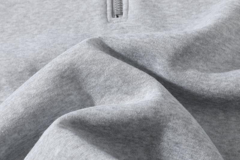 Men’s solid-color two-piece athletic tracksuit set featuring a regular fit: a casual off-shoulder half-zip hooded sweatshirt and drawstring jogger pants with pockets. Fleece lining for warmth, suitable for autumn and winter, ideal for everyday wear and wo