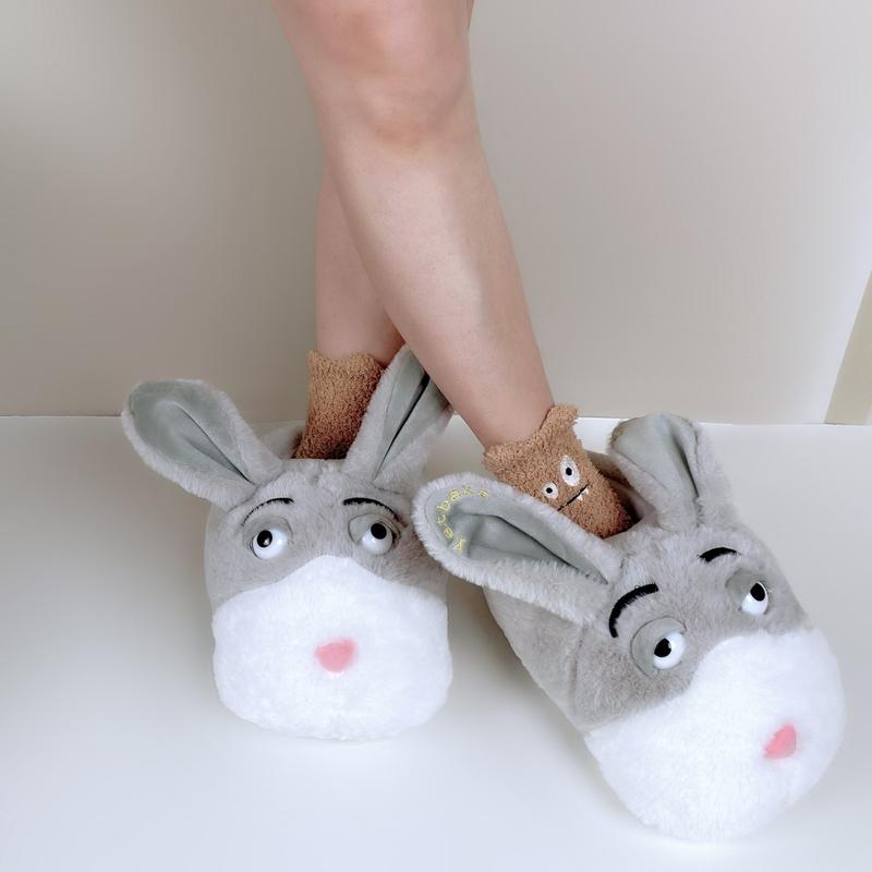 Winter warm and soft cotton shoes. New cotton waterproof shoes with rabbit patterns. Recommended by enthusiasts. Household indoor shoes.