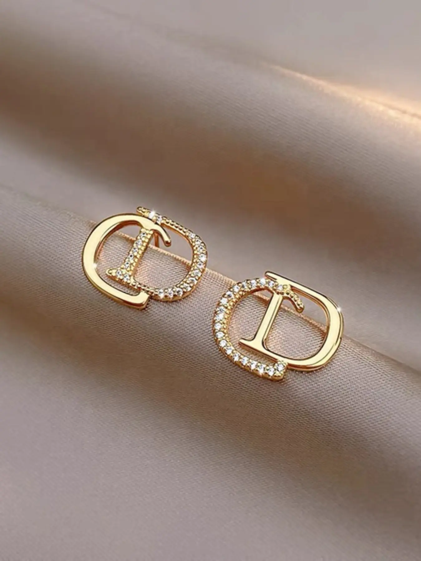Vintage Letter CD Earrings, High-End Zirconia Studs, Simple Design, Gold Plated, Unique Women's Jewelry, Elegant Ear Rings, Elegant Minimalist Earrings, High Quality Earrings, Stylish Jewelry