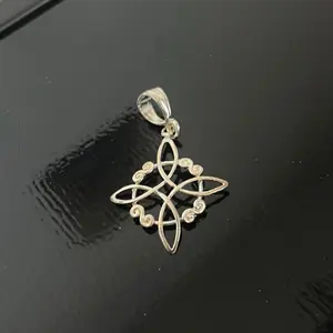 Charms Nudo de Bruja