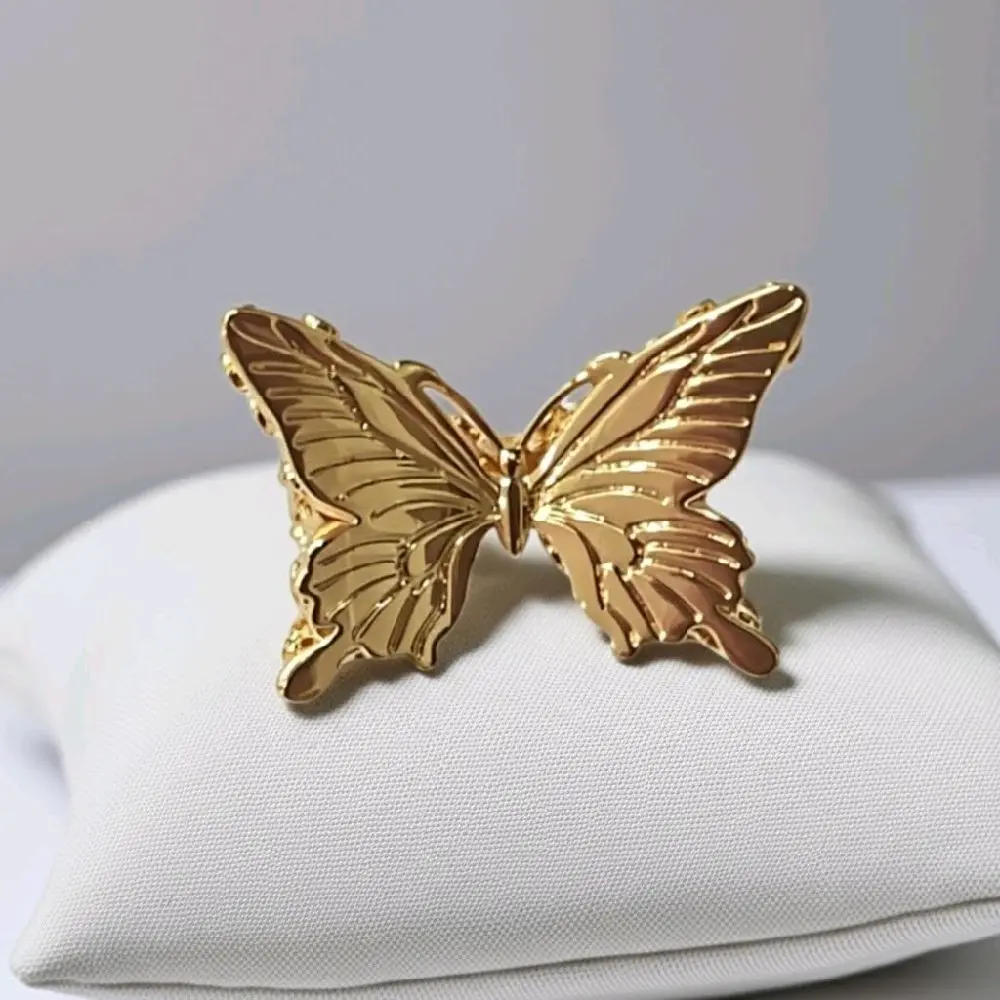 anillo laminado con mariposa laminado en 14k