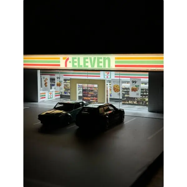 NEW Limited edition 7 Eleven Diorama Hot Wheels Mini GT display 1:64 with LED lighting