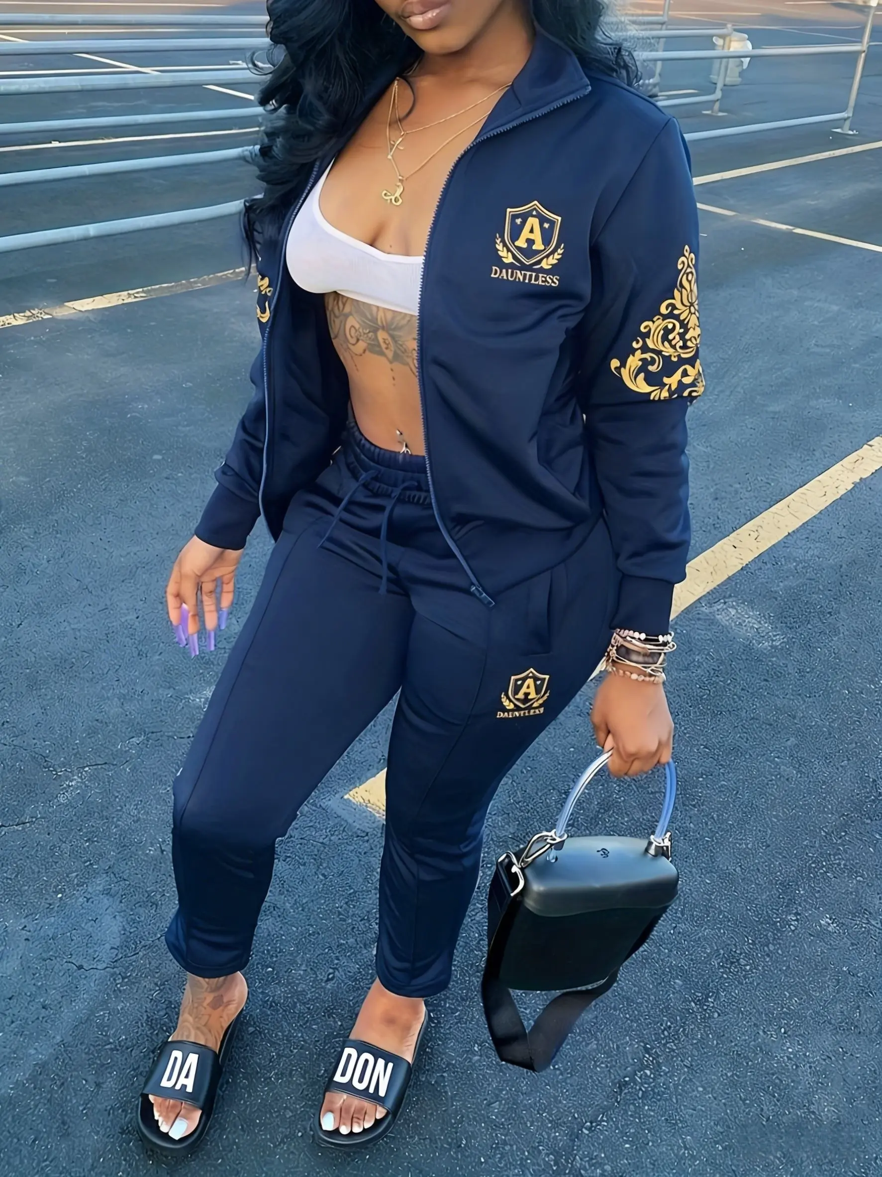 Ladies' casual two-piece set, featuring a zippered jacket and pants, is ideal for everyday wear and comfortable for daily activities