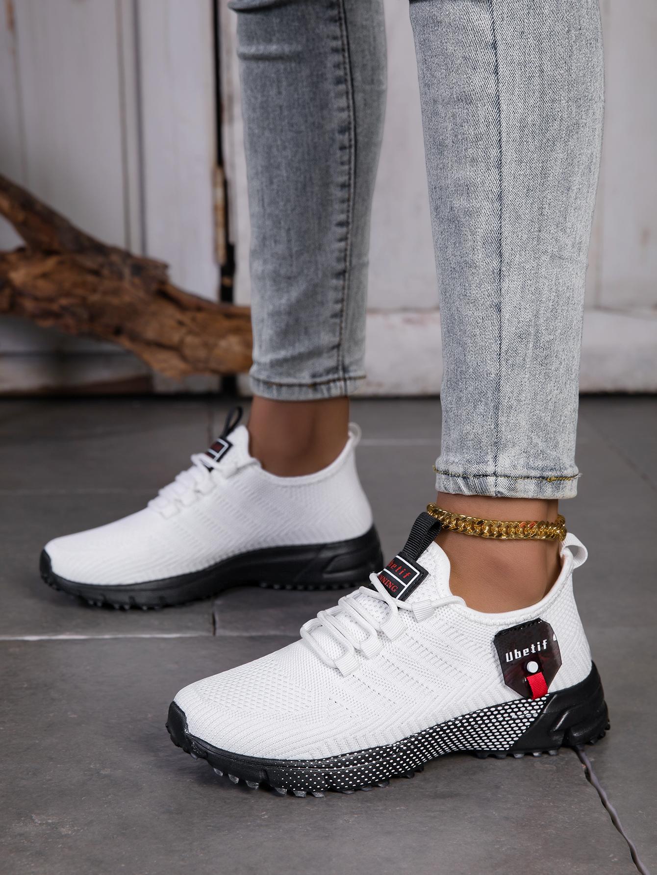 Women's fashionable and breathable knitted athletic shoes, 2026 new spring/autumn casual lightweight soft-soled walking shoes, comfortable low-top outdoor running shoes.