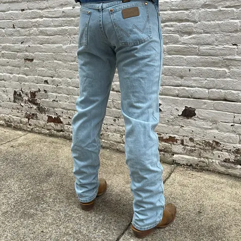 Wrangler Men's Do Not Stretch 100% Heavyweight Cotton Cowboy Cut Slim High-Rise Bleach Denim Pants, Tapered Full-Length, Casual Plain, Fitted, Denim Trousers, Plain Pockets, Western Menswear, 38X30
