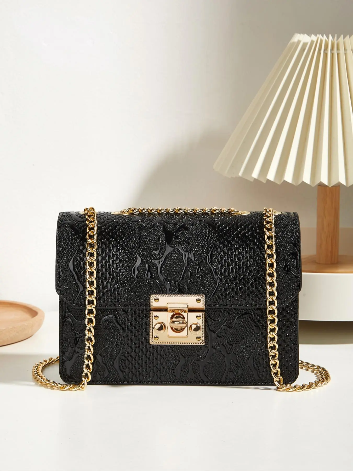 Women's Retro Crocodile-Embossed PU Leather Small Square Bag with Metal Chain Strap, Trendy Classic Flap Shoulder Bag with Buckle and Zipper Closure, Chic Chain Crossbody, Chain Crossbody Bags, Crossbody Fashion Bag